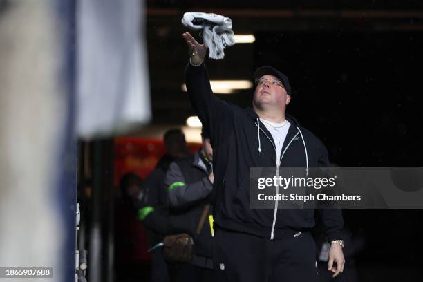 Philadelphia Eagles security chief Dom DiSandro signs autographs from the tunnel before a game between the Philadelphia Eagles and Seattle Seahawks...