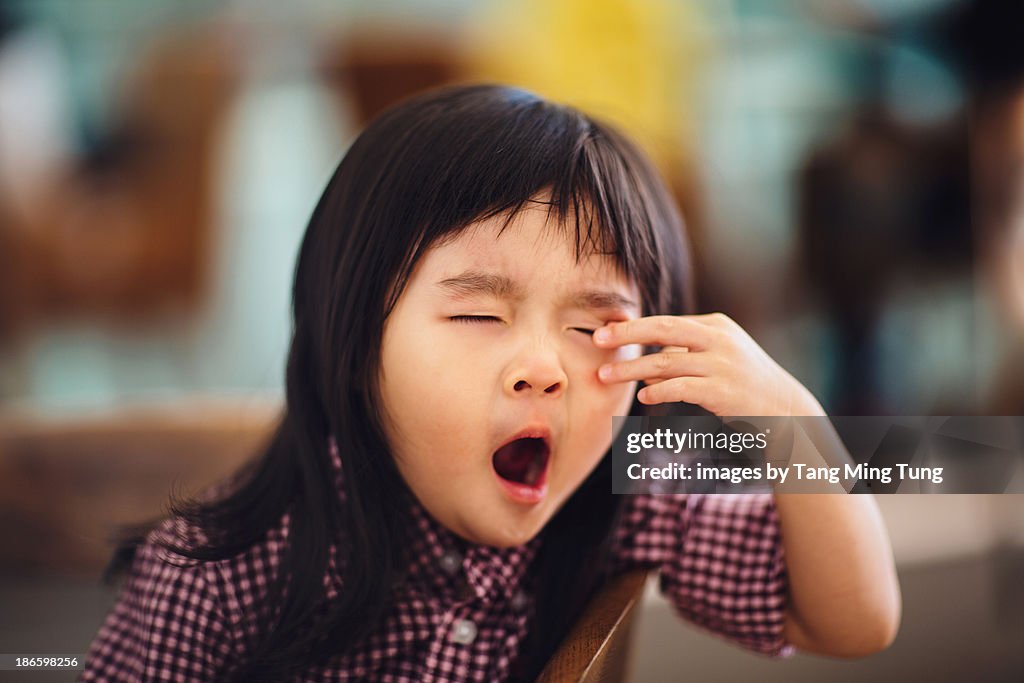Child Yapping Toddler Girl Yawning Rubbing Eyes In Cafe High-Res Stock Photo - Getty ...