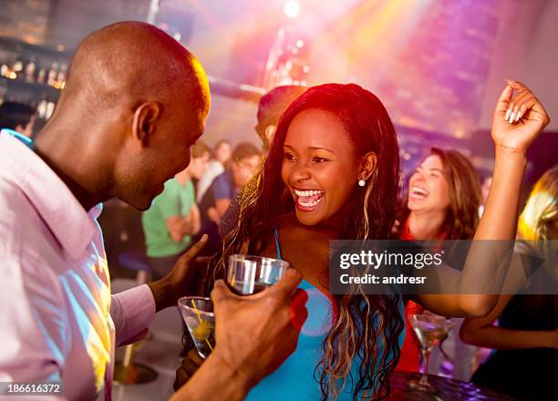 happy couple clubbing - black people cocktail party stockfoto's en -beelden