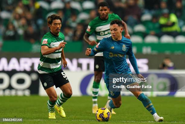 Pepe of FC Porto with Hidemasa Morita of Sporting CP in action during the Liga Portugal Betclic match between Sporting CP and FC Porto at Estadio...