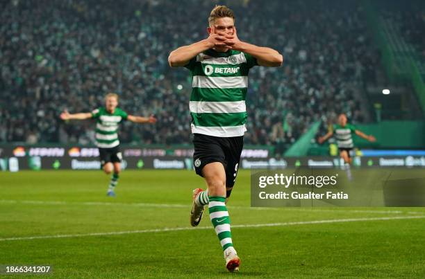 Viktor Gyokeres of Sporting CP celebrates after scoring a goal during the Liga Portugal Betclic match between Sporting CP and FC Porto at Estadio...