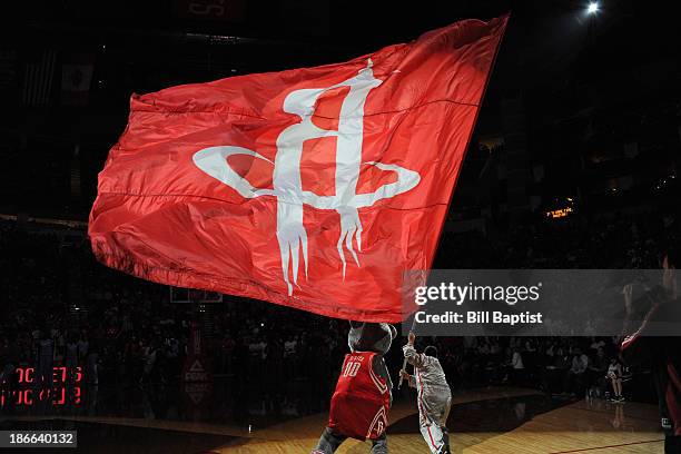 Cluth Houston Rockets 707 Clutch The Rockets Bear Photos & High Res Pictures - Getty Images