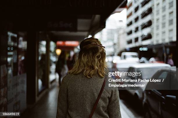 woman back/ mujer de espaldas - mujer de espaldas stock pictures, royalty-free photos & images