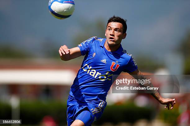 Charles Aranguiz of Universidad de Chile in action during a match between Union La Calera and Universidad de Chile as part of the Torneo Apertura...