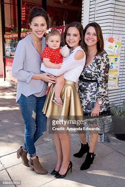 Actress Kaitlin Riley Vilasuso, her daughter Riley Vilasuso, her sister, actress Bailee Madison and her mother Patti Riley attend Alex's Lemonade...