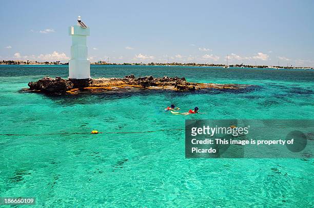 snorkeling at isla mujeres - insel mujeres stock-fotos und bilder