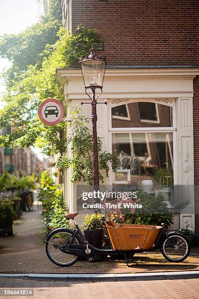 jordaan district of amsterdam, netherlands - cargo bike stock pictures, royalty-free photos & images