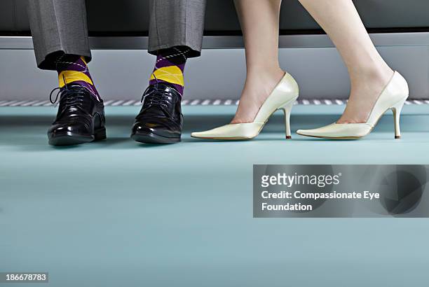 woman stood next to man, view of shoes - abbigliamento elegante foto e immagini stock