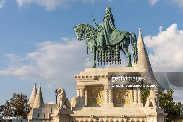 statue of stephen i of hungary in fisherman's bastion - fishermen's bastion stock pictures, royalty-free photos & images