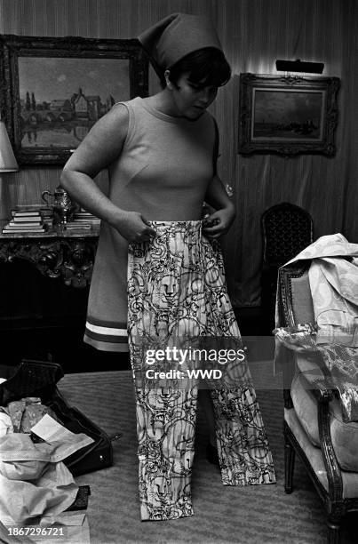 Socialite-designer Lily Pulitzer, shows off her debut printed Pulitzer Jeans for men at her family's Park Avenue apartment on December 15, 1967.