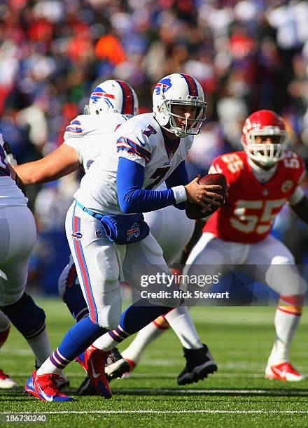 Jeff Tuel of the Buffalo Bills readies to hand off against the Kansas City Chiefs at Ralph Wilson Stadium on November 3, 2013 in Orchard Park, New...