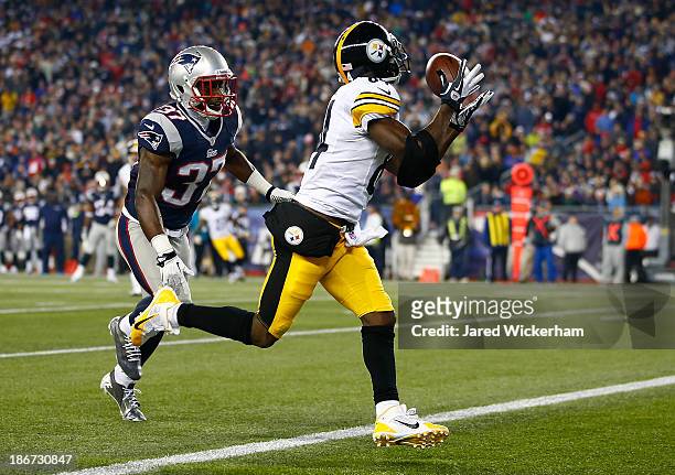 Antonio Brown of the Pittsburgh Steelers catches a touchdown pass in the second quarter in front of Alfonzo Dennard of the New England Patriots at...