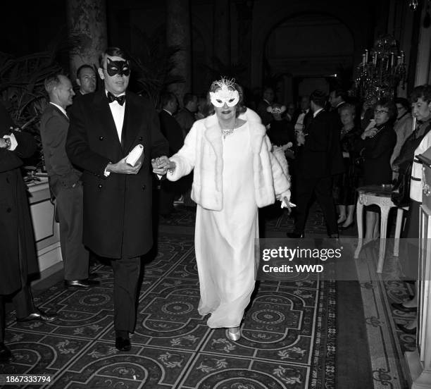 Actress Tallulah Bankhead and guest arrive to Truman Capote’s masquerade Black and White Ball, held in honor of publisher Katharine Graham, at the...