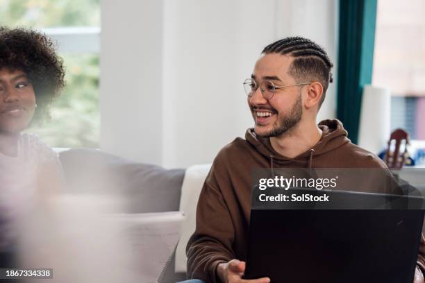 common room studies - university student stock pictures, royalty-free photos & images