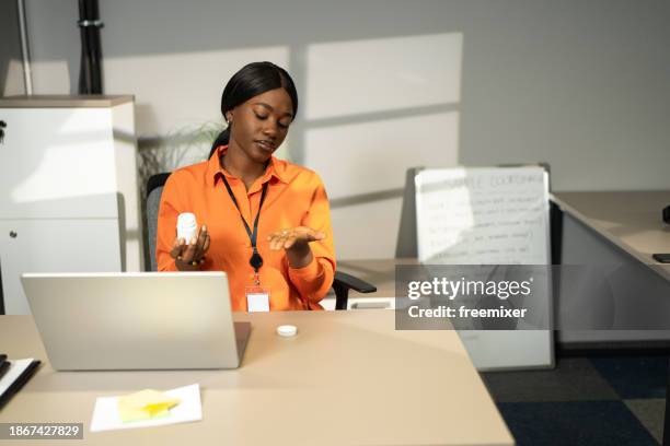 businesswoman suffering from headache while working late - an evening dedicated to women of substance imagens e fotografias de stock
