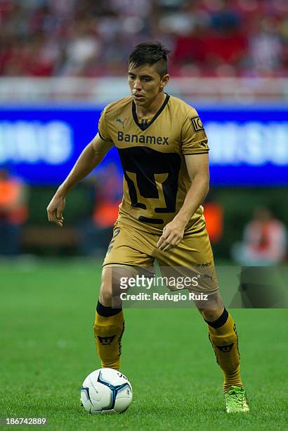 Efrain Velarde of Pumas de la UNAM conducts the ball during the match between Chivas and Pumas as part of the Apertura 2013 Liga MX at Omnilfe...