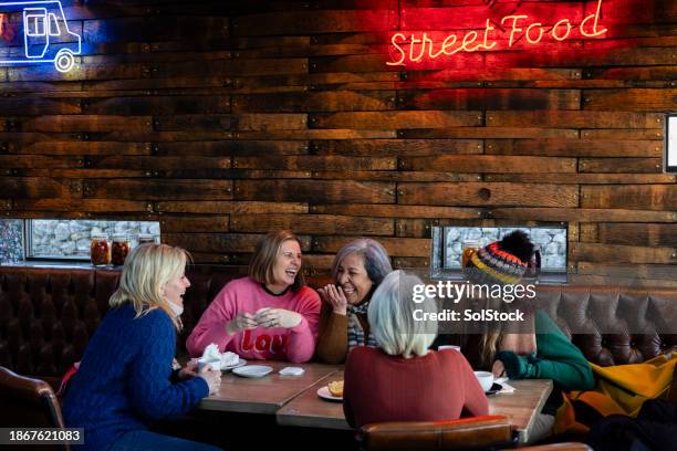 sip, sit, share - tynemouth stock pictures, royalty-free photos & images