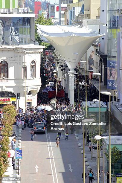 Ésta, junto a la misma, pero modo paisaje, fué LEJOS la foto más complicada y adrenalínica. Para poder tomar esta foto, me metí al Mall del Centro....