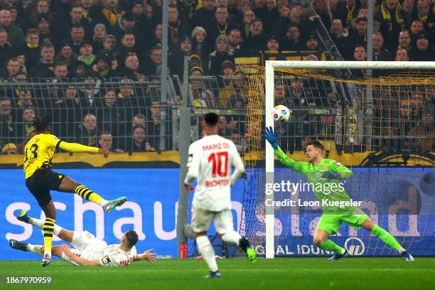 Jamie Bynoe-Gittens of Borussia Dortmund takes a shot during the Bundesliga match between Borussia Dortmund and 1. FSV Mainz 05 at Signal Iduna Park...