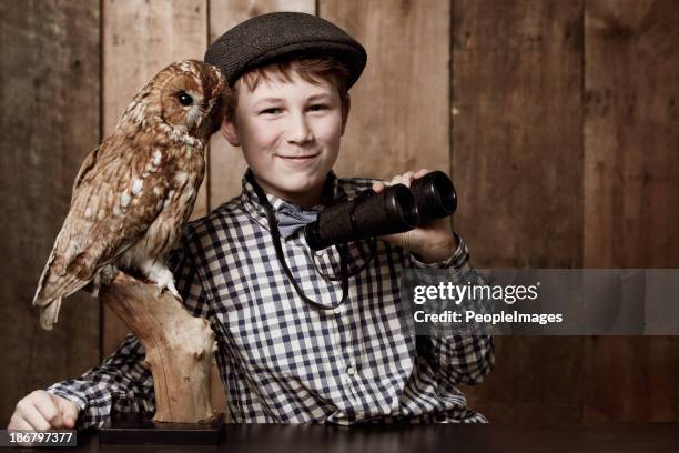 ornithology c'est tellement plus fun ! - seulement des petits garçons photos et images de collection
