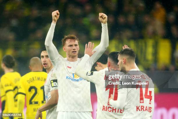 Sepp van den Berg of 1.FSV Mainz 05 celebrates with teammates after scoring their team's first goal to equalise during the Bundesliga match between...
