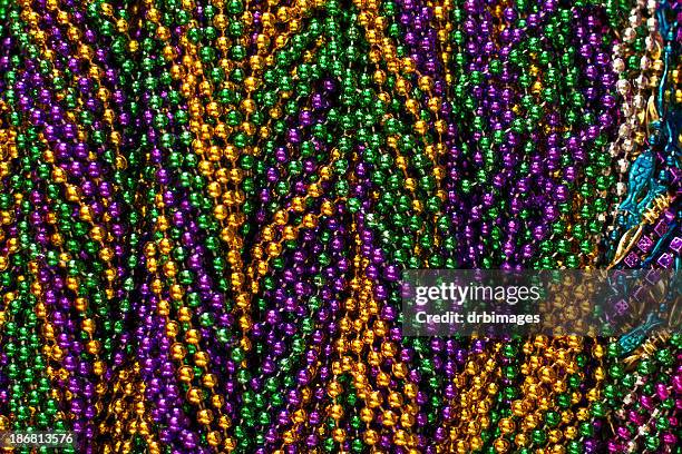 close-up background of mardi gras beads - bead stockfoto's en -beelden