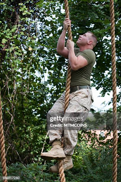 rope climbing marine - mtmcoins stockfoto's en -beelden