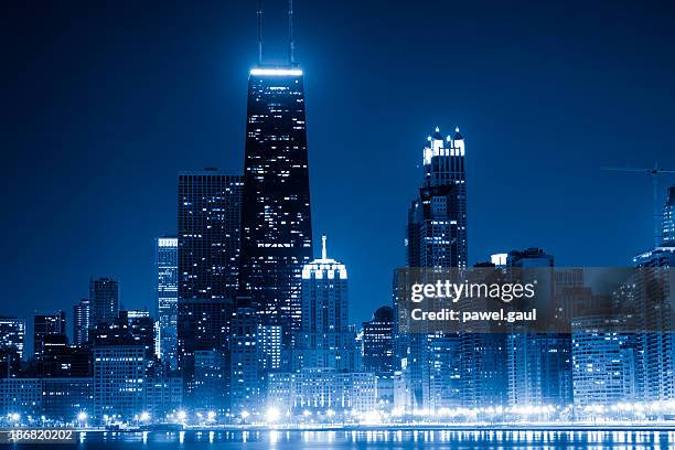 chicago skyline by night - hancock building chicago stock pictures, royalty-free photos & images