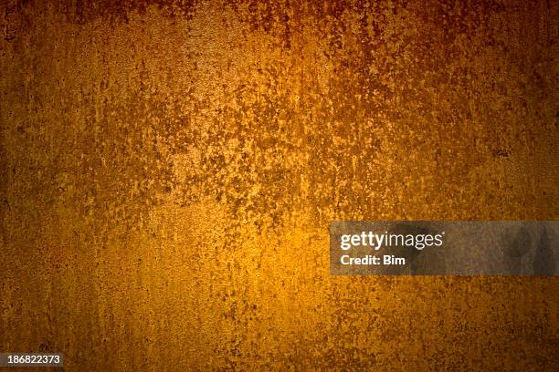 grunge metal xxxltexture - bronskleurig stockfoto's en -beelden