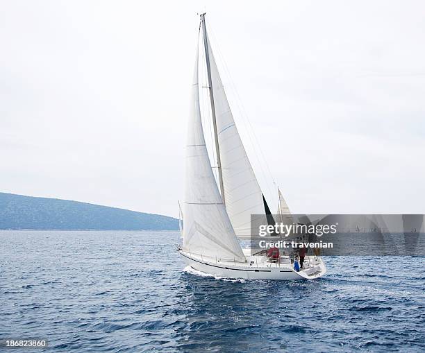 barca a vela - squadra di vela foto e immagini stock