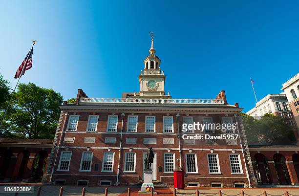 independence hall, north view, looking up - independence hall stock pictures, royalty-free photos & images