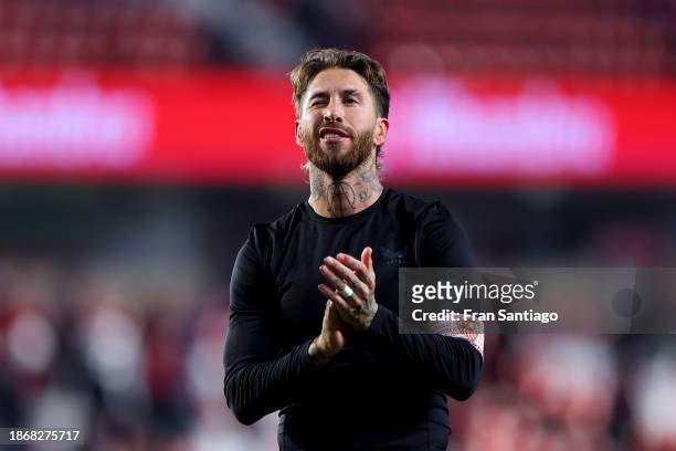 Sergio Ramos of Sevilla FC applauds the fans at full-time following the team's victory in the LaLiga EA Sports match between Granada CF and Sevilla...