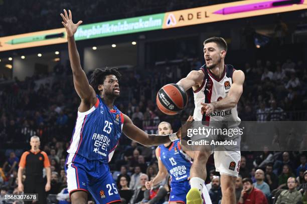 Daniel Oturu of Anadolu Efes in action against Marinkovic Vanja of Baskonia during the Turkish Airlines EuroLeague week 16 basketball match between...