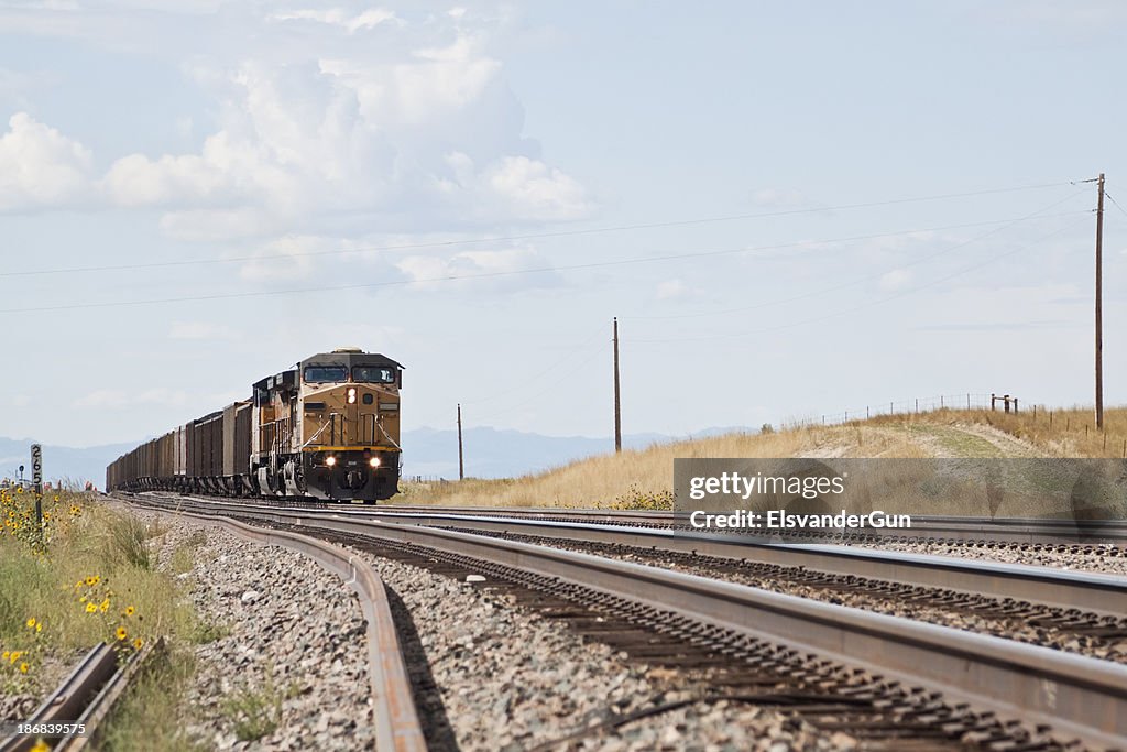 Comboio aproxima-se da Union Pacific Railroad