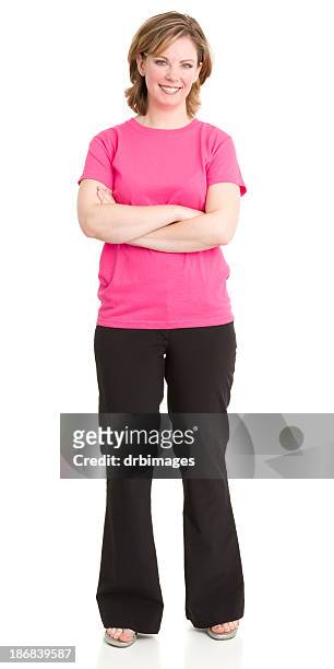 glückliche junge frau stehend - pink shirt stock-fotos und bilder