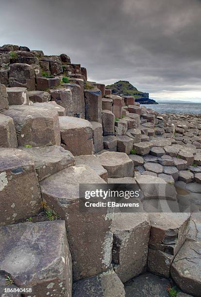 giants causeway hdr - giants causeway stock-fotos und bilder