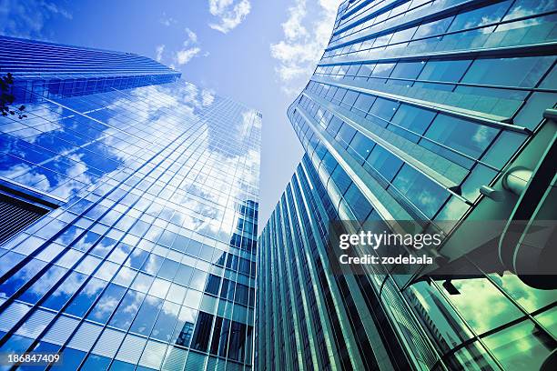 financial district glass buildings, city of london - lloyds of london stockfoto's en -beelden