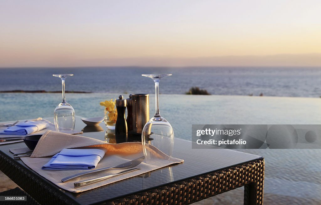 Jantar romântico na praia