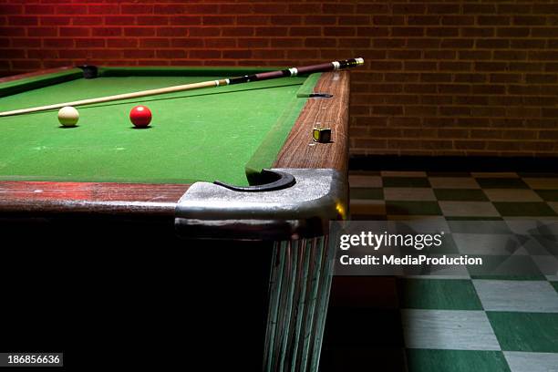 mesa de billar - pool table fotografías e imágenes de stock