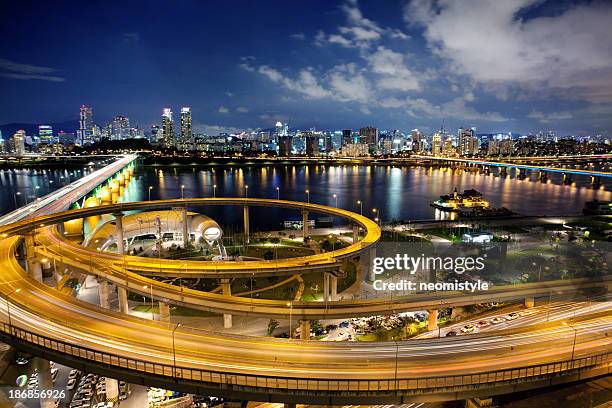 wide shot of seoul, south korea at night - river han stock pictures, royalty-free photos & images