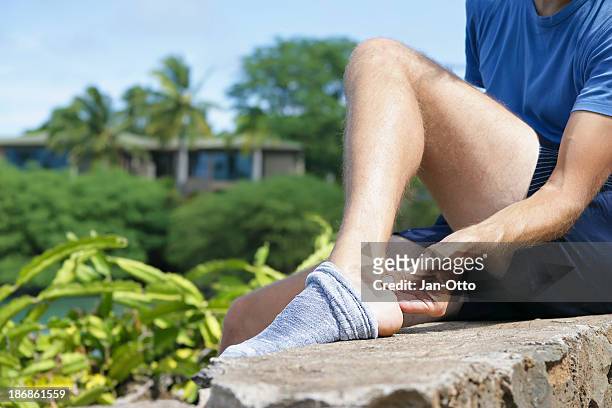 pain in achilles tendon - achillessehne stock pictures, royalty-free photos & images