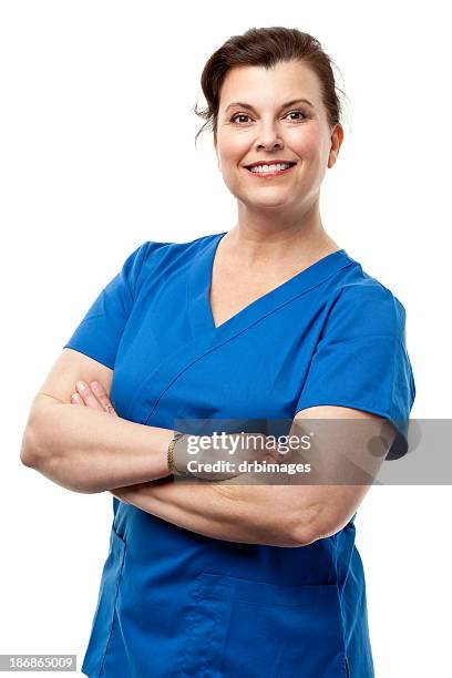 feliz mulher sorridente em uniforme hospitalar - uniforme hospitalar imagens e fotografias de stock