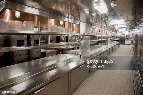 large commercial kitchen - stainless steel 個照片及圖片檔