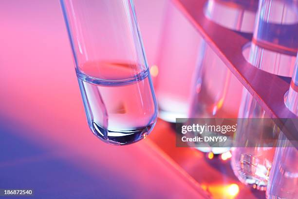 scientific research - laboratoriumglas stockfoto's en -beelden