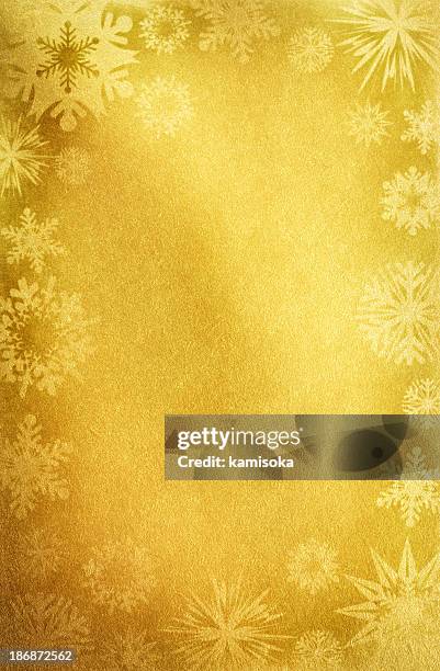 gold-papier mit schneeflocken - paper snowflakes stock-fotos und bilder