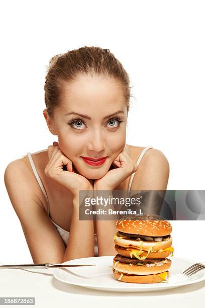faim femme - burger portrait photos et images de collection