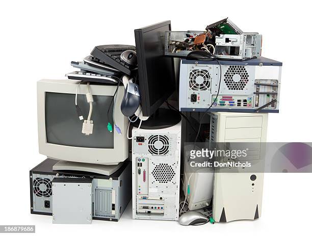 computer obsoleti apparecchiature elettroniche per il riciclaggio - electrical equipment foto e immagini stock
