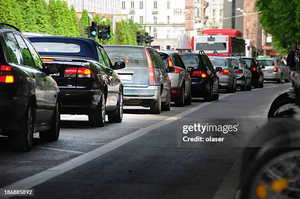 Cars Ride Queue Cars Lining Up Photos and Premium High Res Pictures - Getty Images