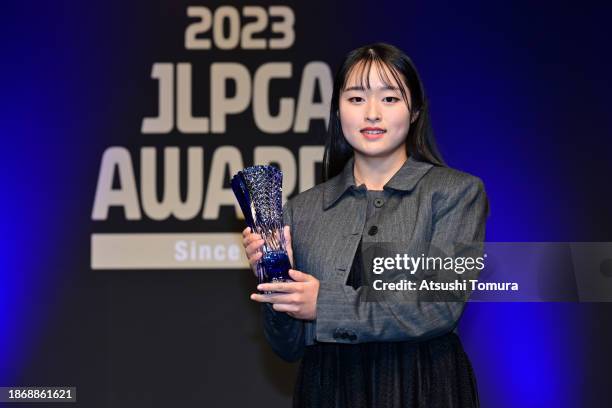 Step Up Tour Prize Money Winner Chia Yen Wu of Chinese Taipei poses with the trophy during the JLPGA Awards 2023 on December 20, 2023 in Tokyo, Japan.