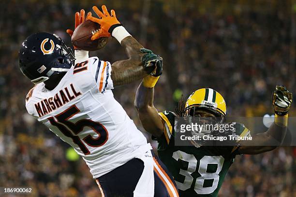 Chicago Bears wide receiver Brandon Marshall catches a touchdown pass from Chicago Bears quarterback Josh McCown during the first half at Lambeau...